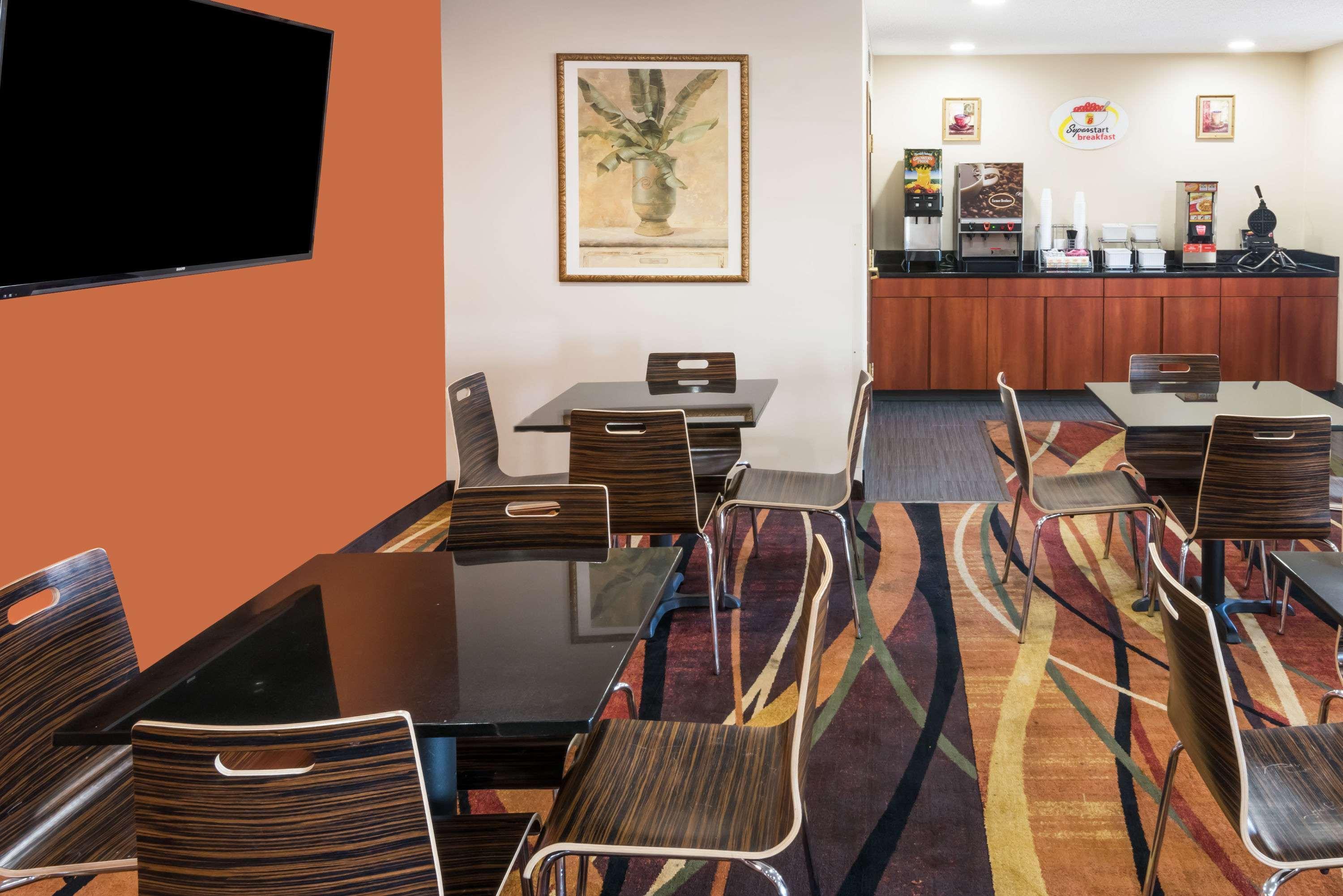 Hotel Super 8 By Wyndham Columbus West Extérieur photo