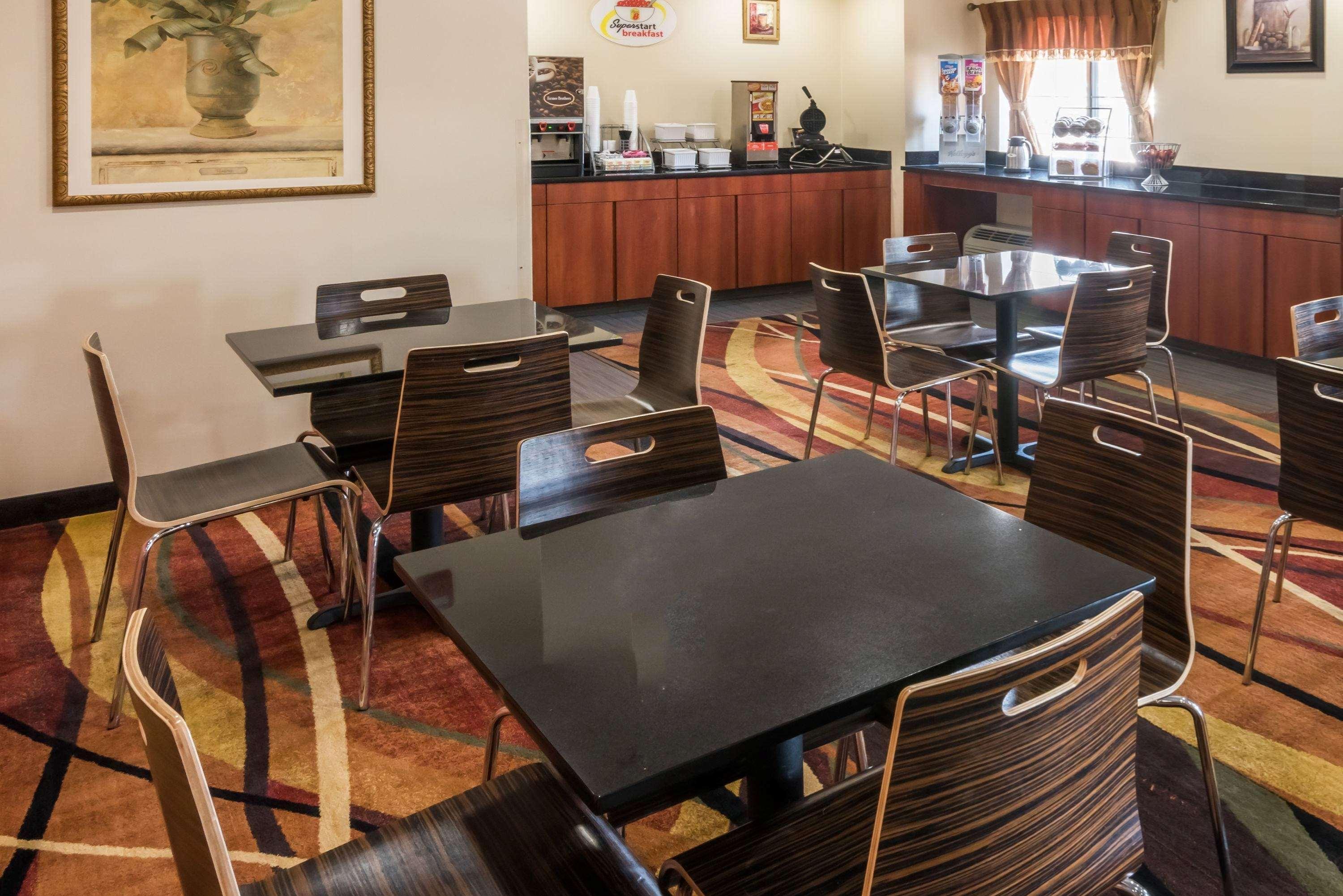 Hotel Super 8 By Wyndham Columbus West Extérieur photo