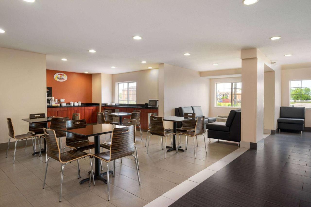 Hotel Super 8 By Wyndham Columbus West Extérieur photo
