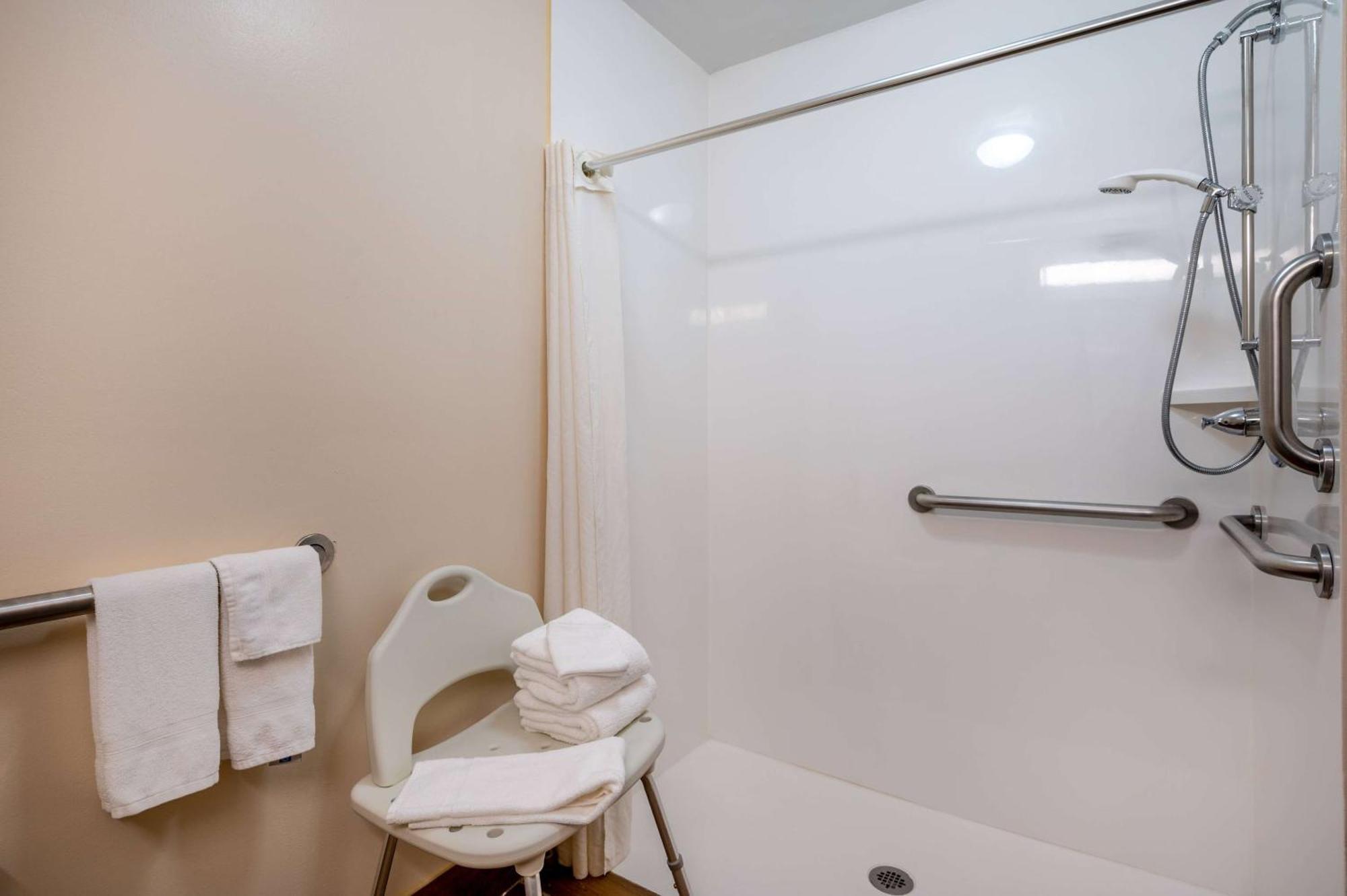 Hotel Super 8 By Wyndham Columbus West Extérieur photo