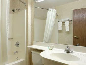Hotel Super 8 By Wyndham Columbus West Extérieur photo